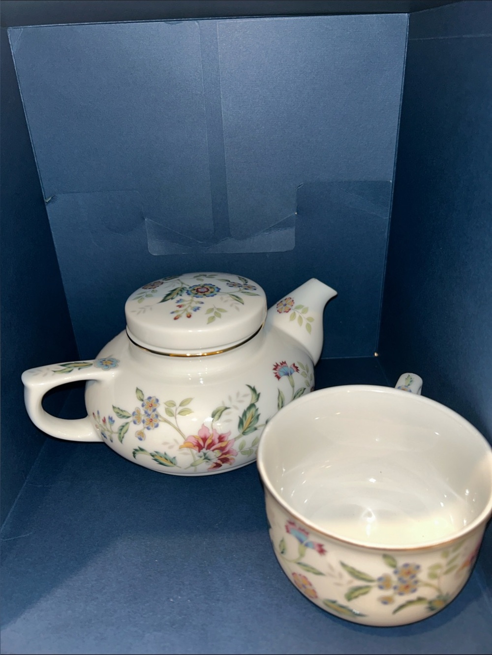 Andrea By Sadek White Porcelain Teapot with Tea cup
